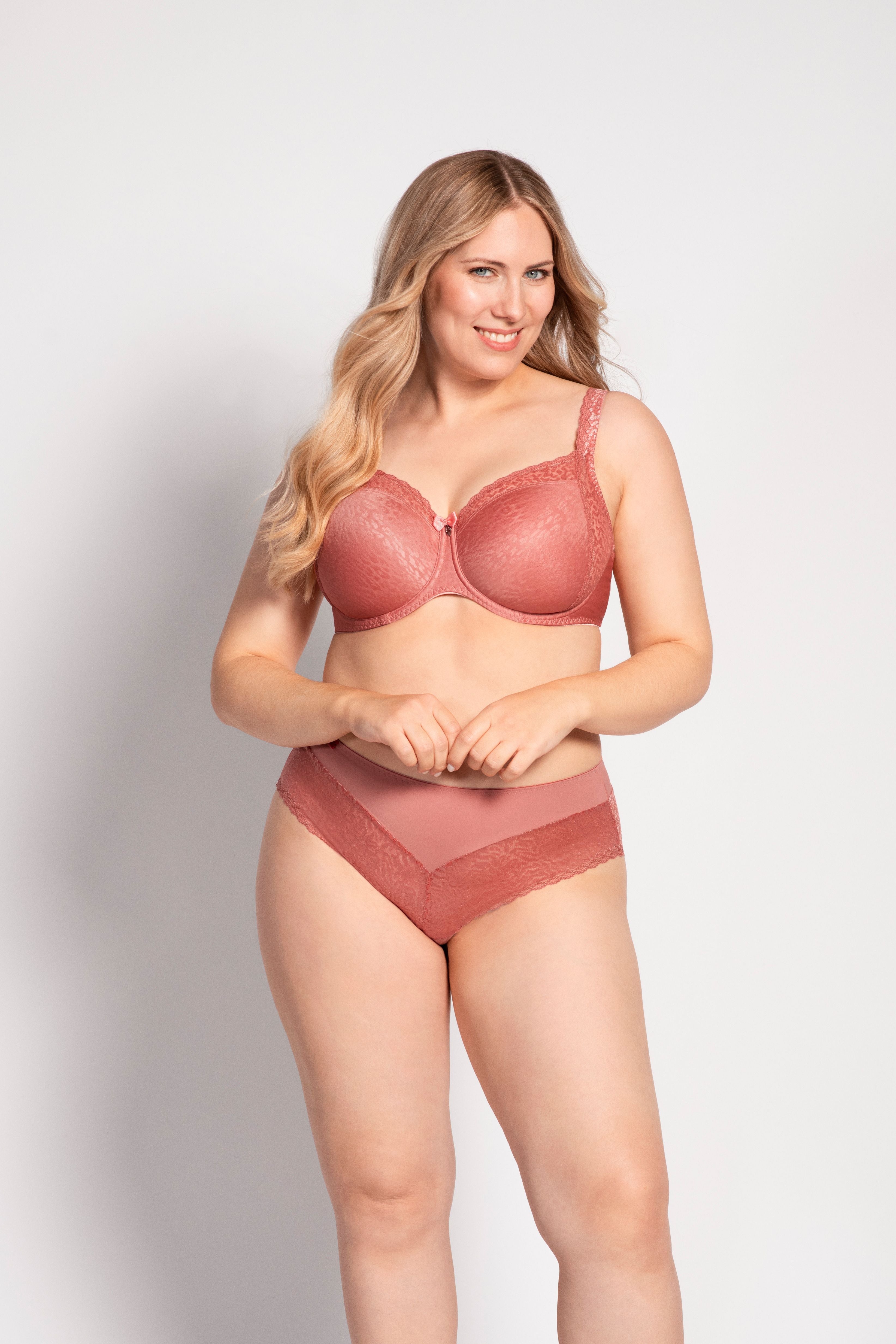 Ulla - Lynn - Pantyslip